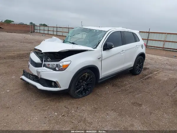 JA4AP3AU6HZ035470 2017 MITSUBISHI OUTLANDER - Image 2