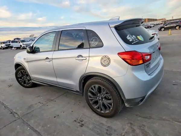 JA4AP3AU6HZ035534 2017 MITSUBISHI OUTLANDER - Image 2