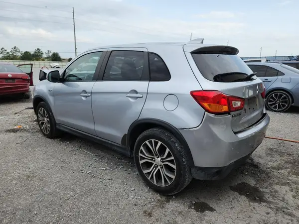 JA4AP3AU6HZ046694 2017 MITSUBISHI OUTLANDER - Image 2