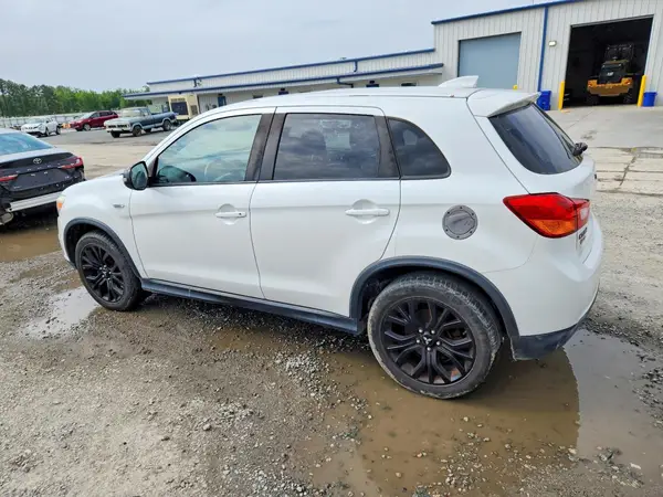 JA4AP3AU6HZ053256 2017 MITSUBISHI OUTLANDER - Image 2