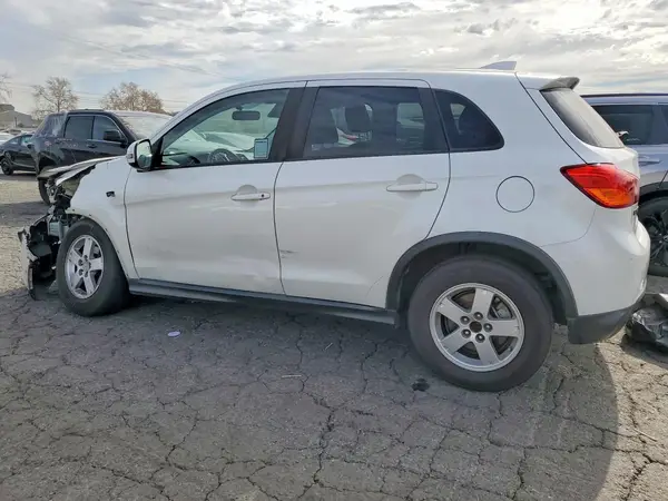 JA4AP3AU6HZ062555 2017 MITSUBISHI OUTLANDER - Image 2