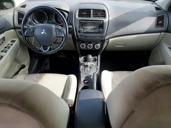 JA4AP3AU6HZ062555 2017 MITSUBISHI OUTLANDER - Image 8