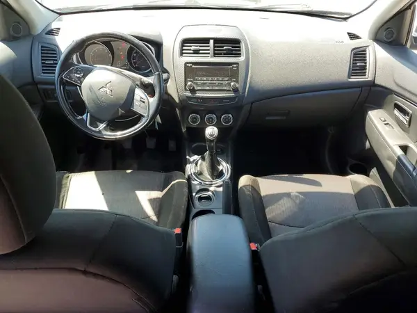 JA4AP3AU6HZ065228 2017 MITSUBISHI OUTLANDER - Image 8