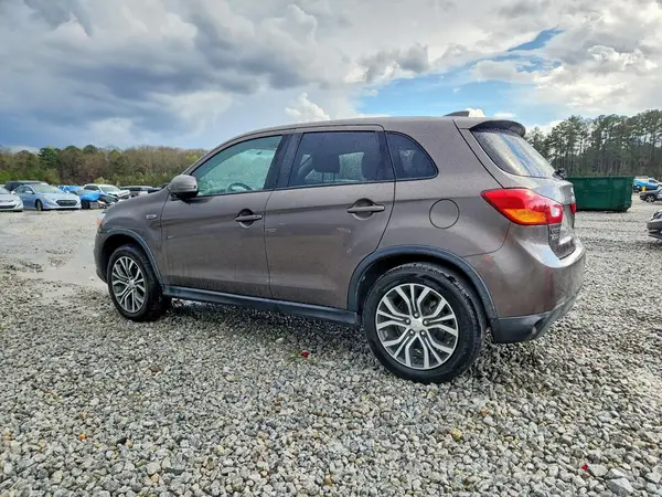 JA4AP3AU6HZ065679 2017 MITSUBISHI OUTLANDER - Image 2