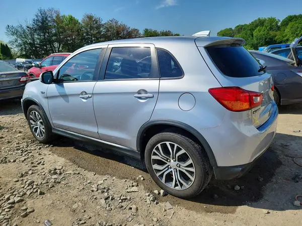 JA4AP3AU6HZ067982 2017 MITSUBISHI OUTLANDER - Image 2