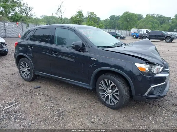 JA4AP3AU6JU004528 2018 MITSUBISHI OUTLANDER - Image 1
