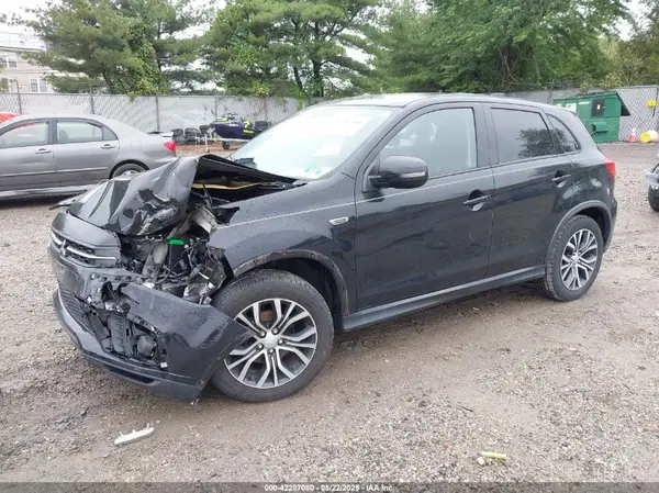 JA4AP3AU6JU004528 2018 MITSUBISHI OUTLANDER - Image 2