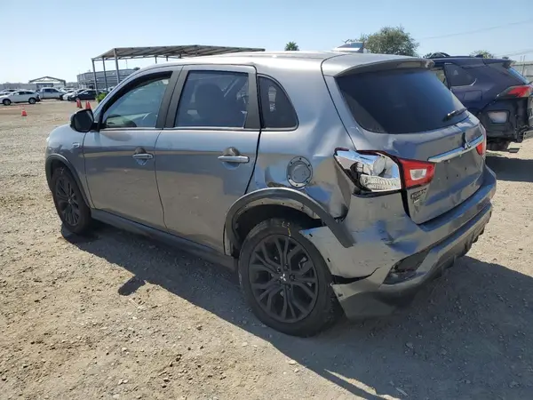 JA4AP3AU6JU004965 2018 MITSUBISHI OUTLANDER - Image 2