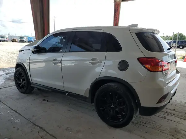 JA4AP3AU6JU007428 2018 MITSUBISHI OUTLANDER - Image 2