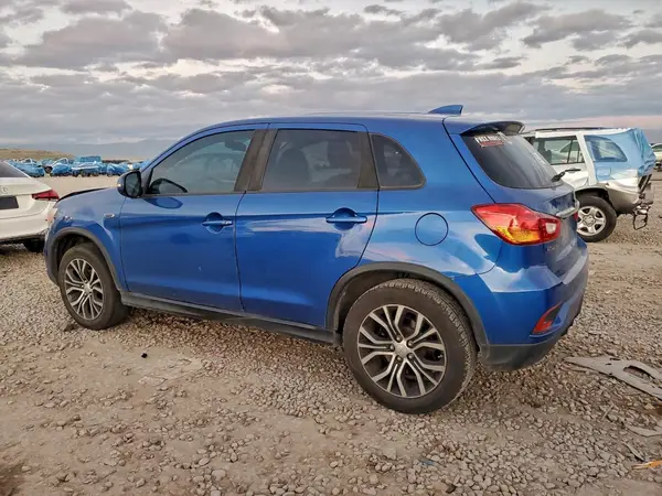 JA4AP3AU6JU008322 2018 MITSUBISHI OUTLANDER - Image 2