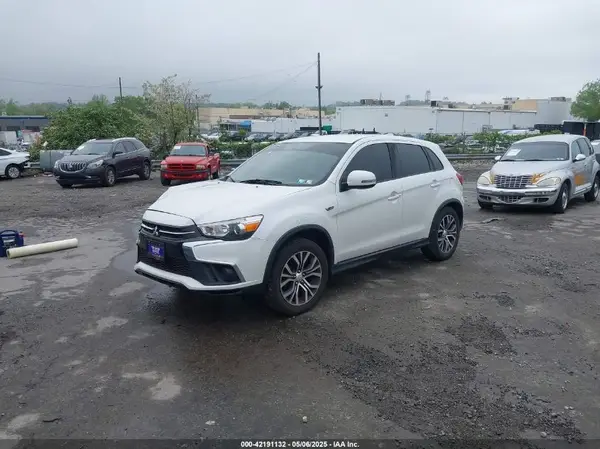 JA4AP3AU6JU011611 2018 MITSUBISHI OUTLANDER - Image 2