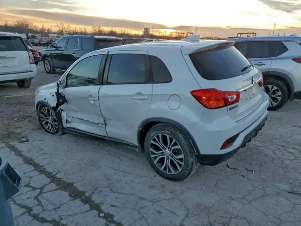 JA4AP3AU6JU017120 2018 MITSUBISHI OUTLANDER - Image 2