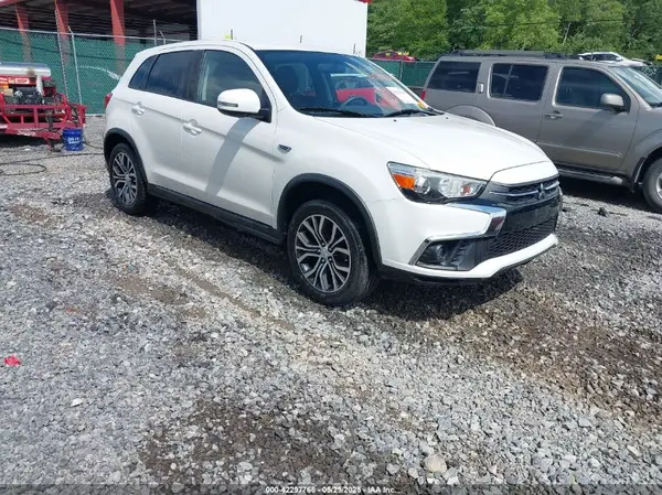 JA4AP3AU6JU019353 2018 MITSUBISHI OUTLANDER - Image 1