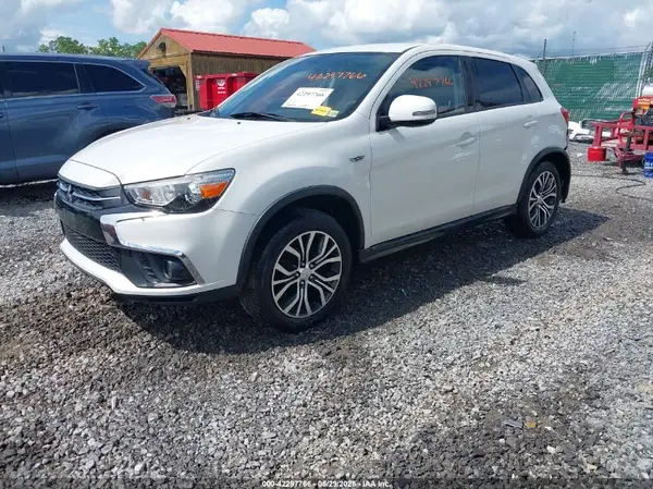 JA4AP3AU6JU019353 2018 MITSUBISHI OUTLANDER - Image 2