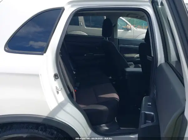 JA4AP3AU6JU019353 2018 MITSUBISHI OUTLANDER - Image 8