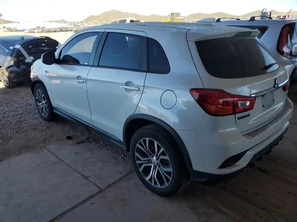 JA4AP3AU6JU021345 2018 MITSUBISHI OUTLANDER - Image 2