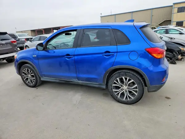 JA4AP3AU6JU021958 2018 MITSUBISHI OUTLANDER - Image 2