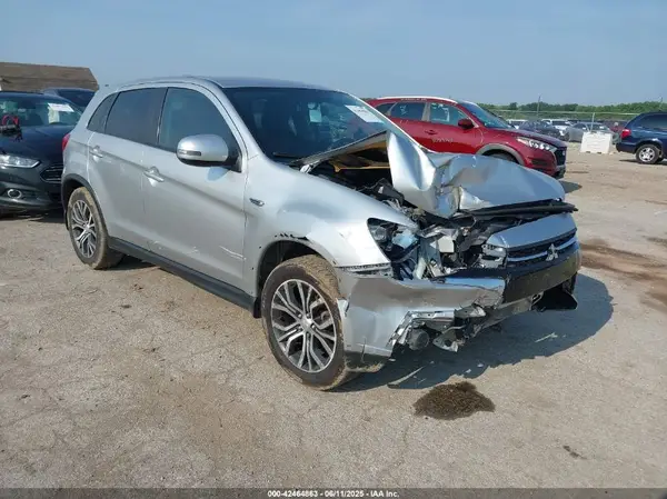 JA4AP3AU6JU022561 2018 MITSUBISHI OUTLANDER - Image 1