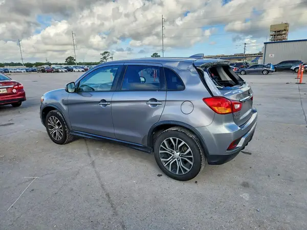 JA4AP3AU6JU023743 2018 MITSUBISHI OUTLANDER - Image 2