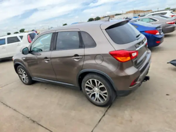 JA4AP3AU6JU025301 2018 MITSUBISHI OUTLANDER - Image 2