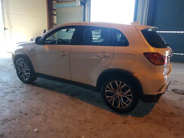JA4AP3AU6JU025444 2018 MITSUBISHI OUTLANDER - Image 2