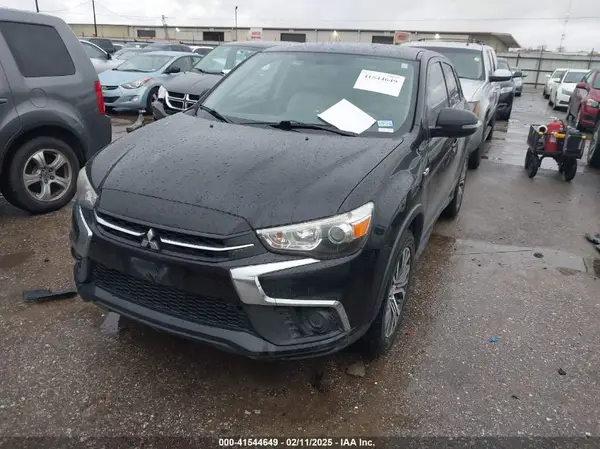 JA4AP3AU6JZ001793 2018 MITSUBISHI OUTLANDER - Image 2