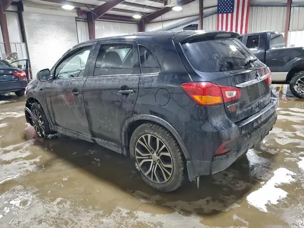 JA4AP3AU6JZ001812 2018 MITSUBISHI OUTLANDER - Image 2