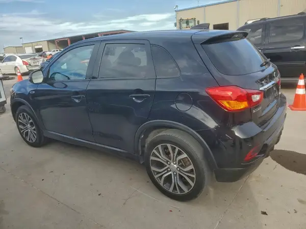 JA4AP3AU6JZ002829 2018 MITSUBISHI OUTLANDER - Image 2