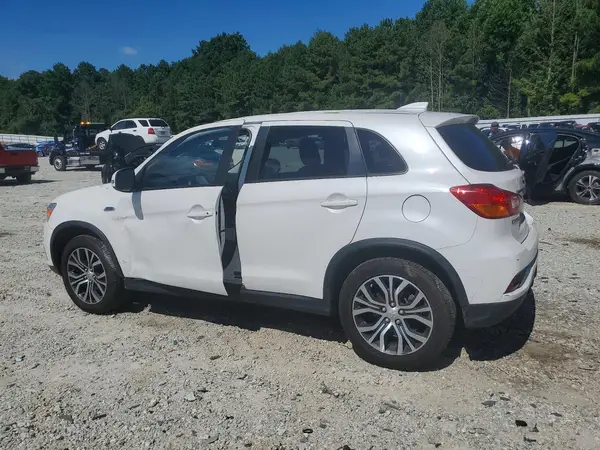 JA4AP3AU6JZ006489 2018 MITSUBISHI OUTLANDER - Image 2