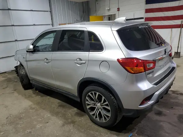 JA4AP3AU6JZ007593 2018 MITSUBISHI OUTLANDER - Image 2