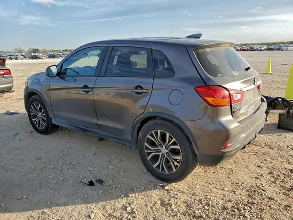 JA4AP3AU6JZ007870 2018 MITSUBISHI OUTLANDER - Image 2