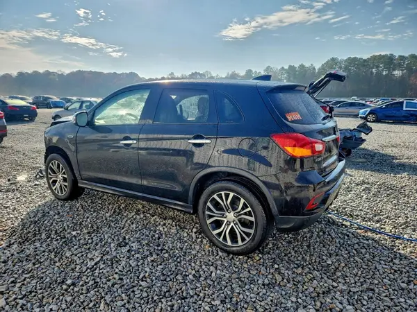 JA4AP3AU6JZ011255 2018 MITSUBISHI OUTLANDER - Image 2