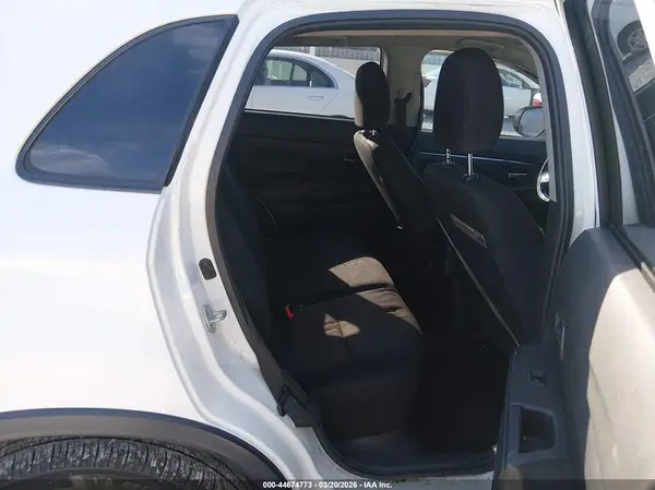JA4AP3AU6JZ024085 2018 MITSUBISHI OUTLANDER - Image 8