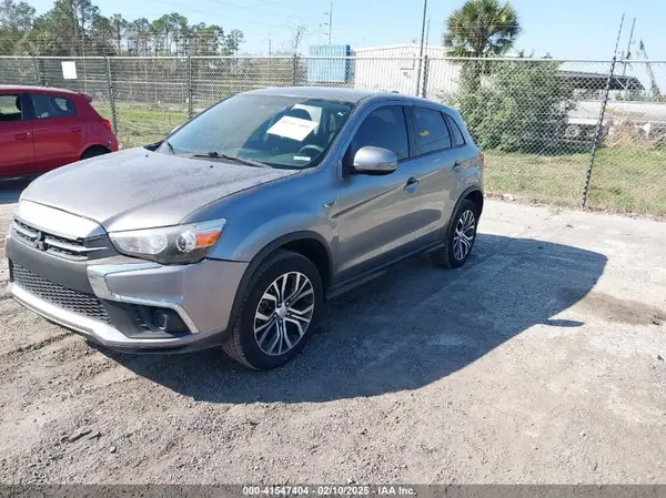 JA4AP3AU6JZ025365 2018 MITSUBISHI OUTLANDER - Image 2