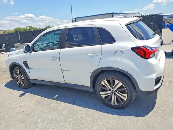 JA4AP3AU6LU016729 2020 MITSUBISHI OUTLANDER - Image 2