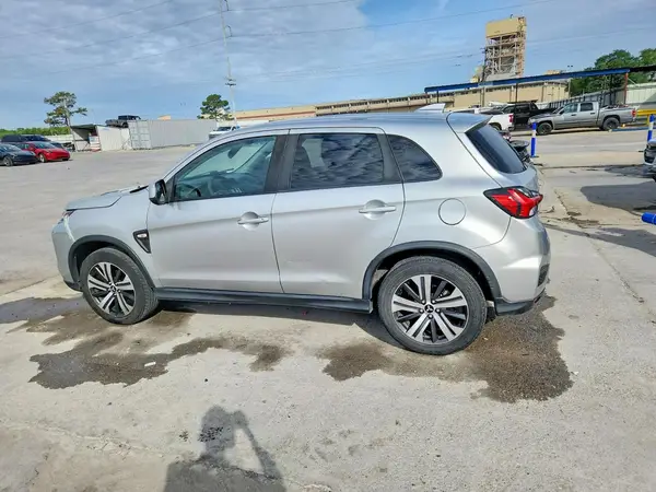 JA4AP3AU6LU021574 2020 MITSUBISHI OUTLANDER - Image 2