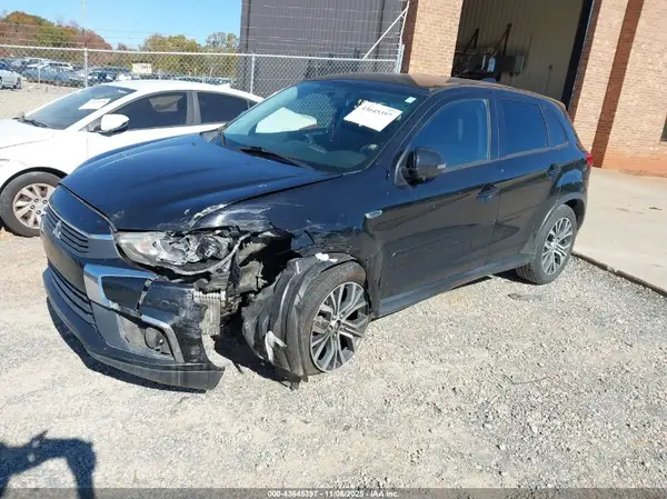 JA4AP3AU7HZ010738 2017 MITSUBISHI OUTLANDER - Image 2