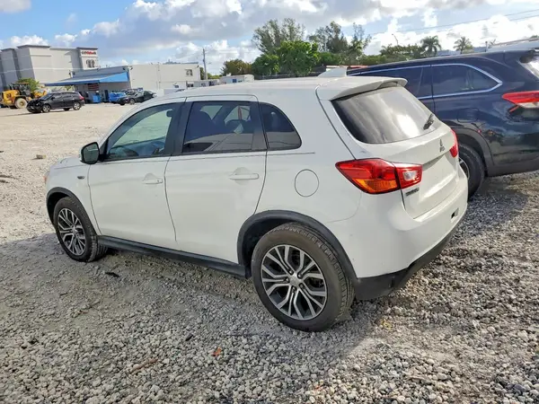 JA4AP3AU7HZ013820 2017 MITSUBISHI OUTLANDER - Image 2