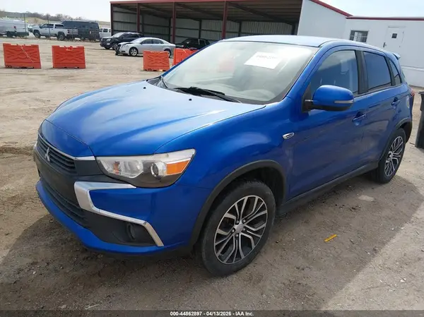 JA4AP3AU7HZ014241 2017 MITSUBISHI OUTLANDER - Image 2