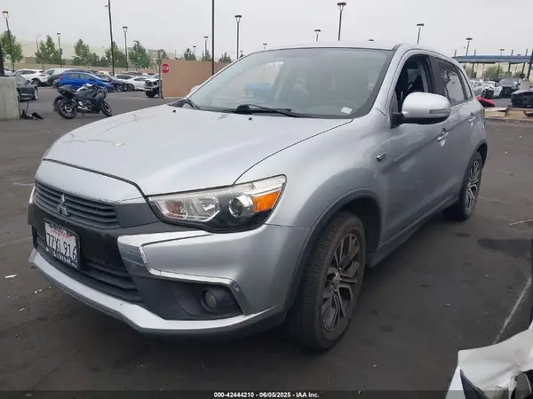 JA4AP3AU7HZ033520 2017 MITSUBISHI OUTLANDER - Image 2