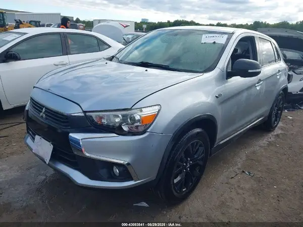 JA4AP3AU7HZ033730 2017 MITSUBISHI OUTLANDER - Image 2