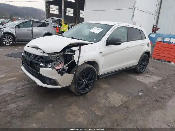 JA4AP3AU7HZ034232 2017 MITSUBISHI OUTLANDER - Image 2