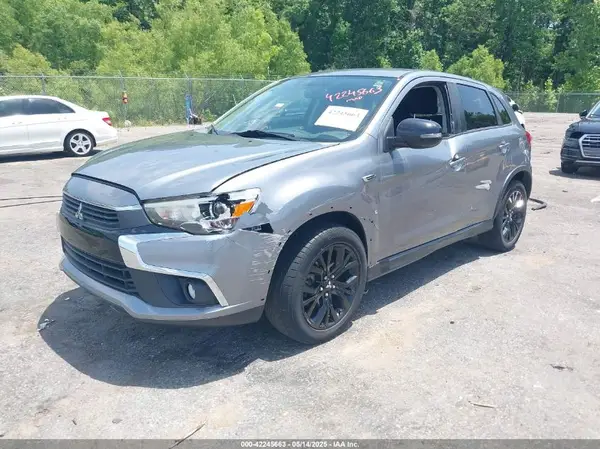 JA4AP3AU7HZ038720 2017 MITSUBISHI OUTLANDER - Image 2
