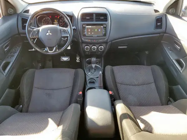 JA4AP3AU7HZ042623 2017 MITSUBISHI OUTLANDER - Image 8
