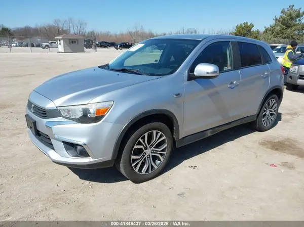 JA4AP3AU7HZ048972 2017 MITSUBISHI OUTLANDER - Image 2