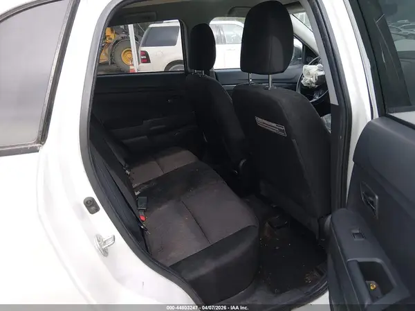JA4AP3AU7HZ063245 2017 MITSUBISHI OUTLANDER - Image 8
