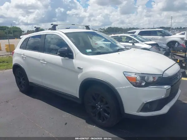 JA4AP3AU7HZ070874 2017 MITSUBISHI OUTLANDER - Image 1
