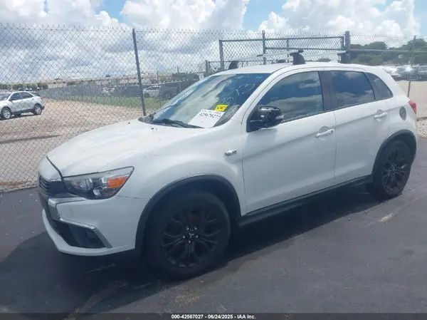 JA4AP3AU7HZ070874 2017 MITSUBISHI OUTLANDER - Image 2