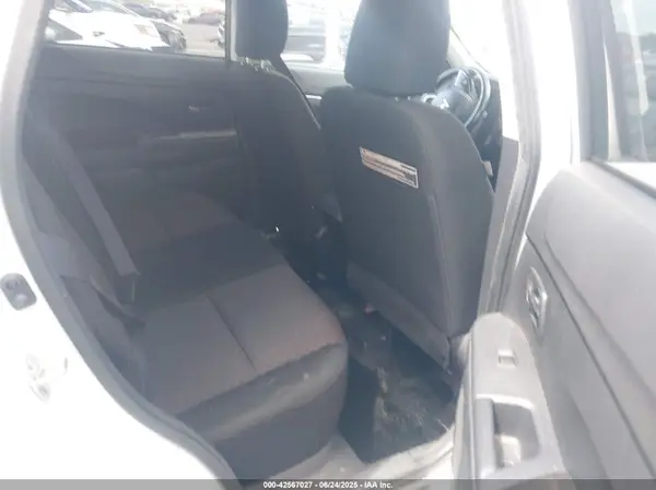 JA4AP3AU7HZ070874 2017 MITSUBISHI OUTLANDER - Image 8