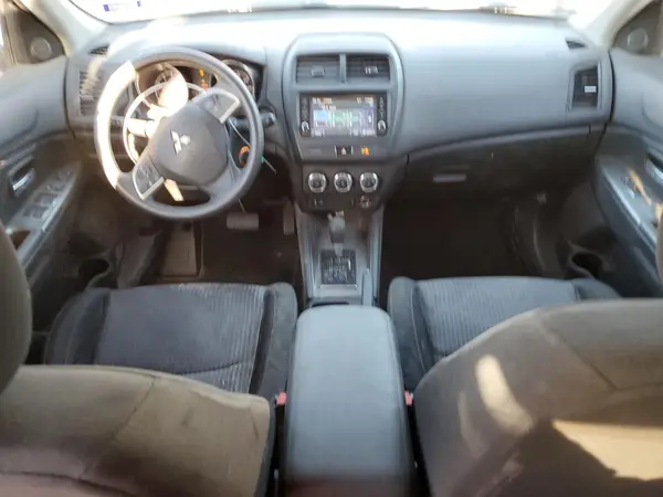 JA4AP3AU7JU002111 2018 MITSUBISHI OUTLANDER - Image 8
